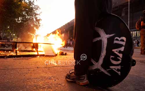 Estallido escudo acab barricada