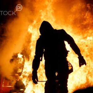 Estallido silueta en fuego